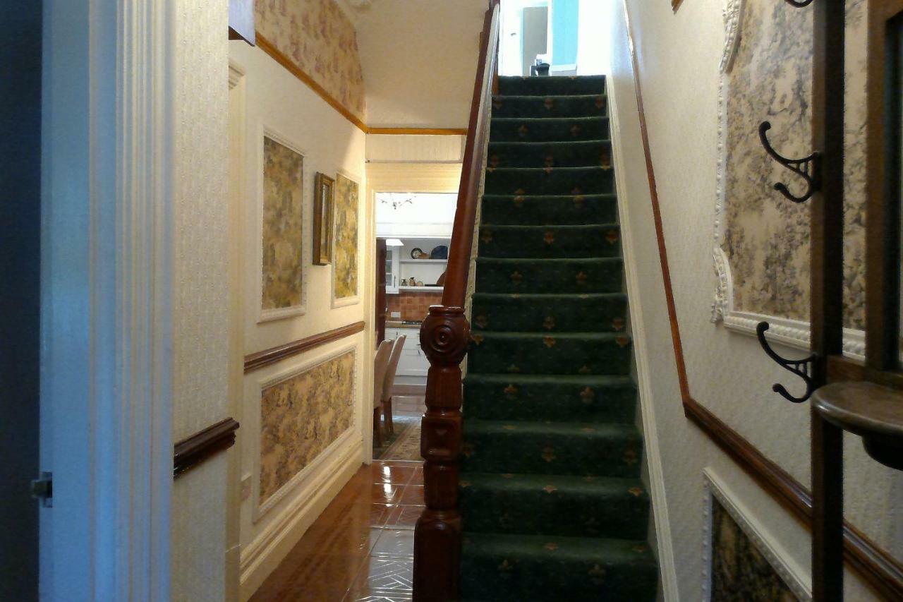 Отель Beautiful Victorian House Кардифф Экстерьер фото